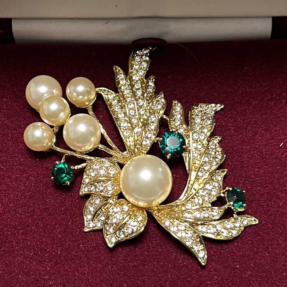JBK3 Vintage Camrose & Kross Replica Brooch of the JBK Collection, Pearl/Crystal